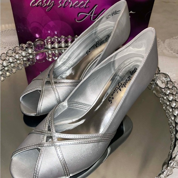 easy street Shoes - Easy Street Women's Metallic Silver Heels